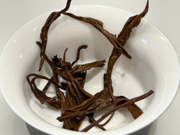 Load image into Gallery viewer, Hydrated Yunnan Black Gift Tea